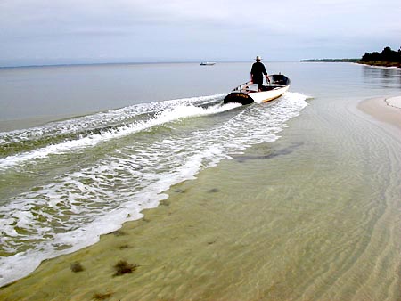 Thread: Tunnel-sterned Shantyboat?